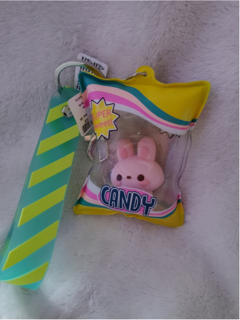 Claire's 🍬 Yellow and pink floating Bunny Keychain